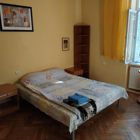 Кімната В Серці Львова Lviv Buitenkant foto