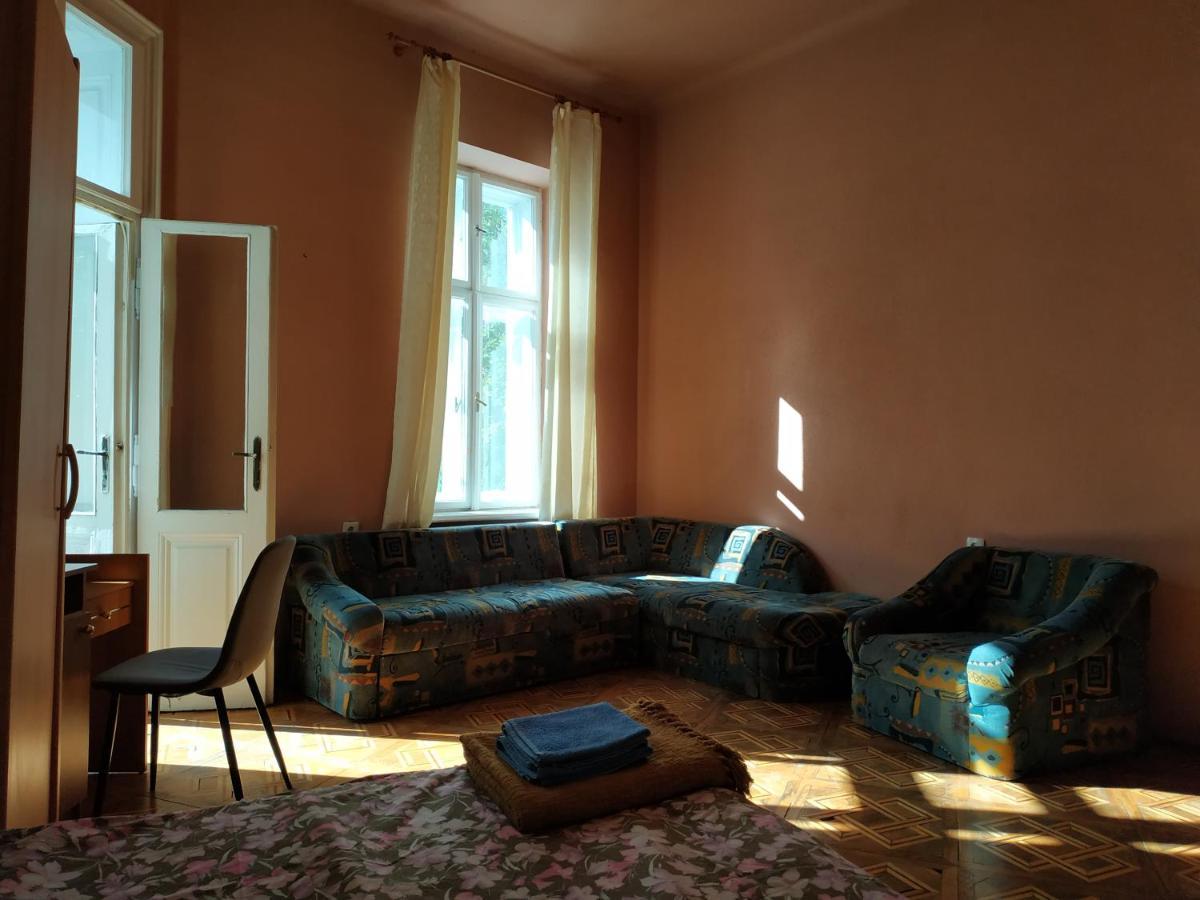 Кімната В Серці Львова Lviv Buitenkant foto