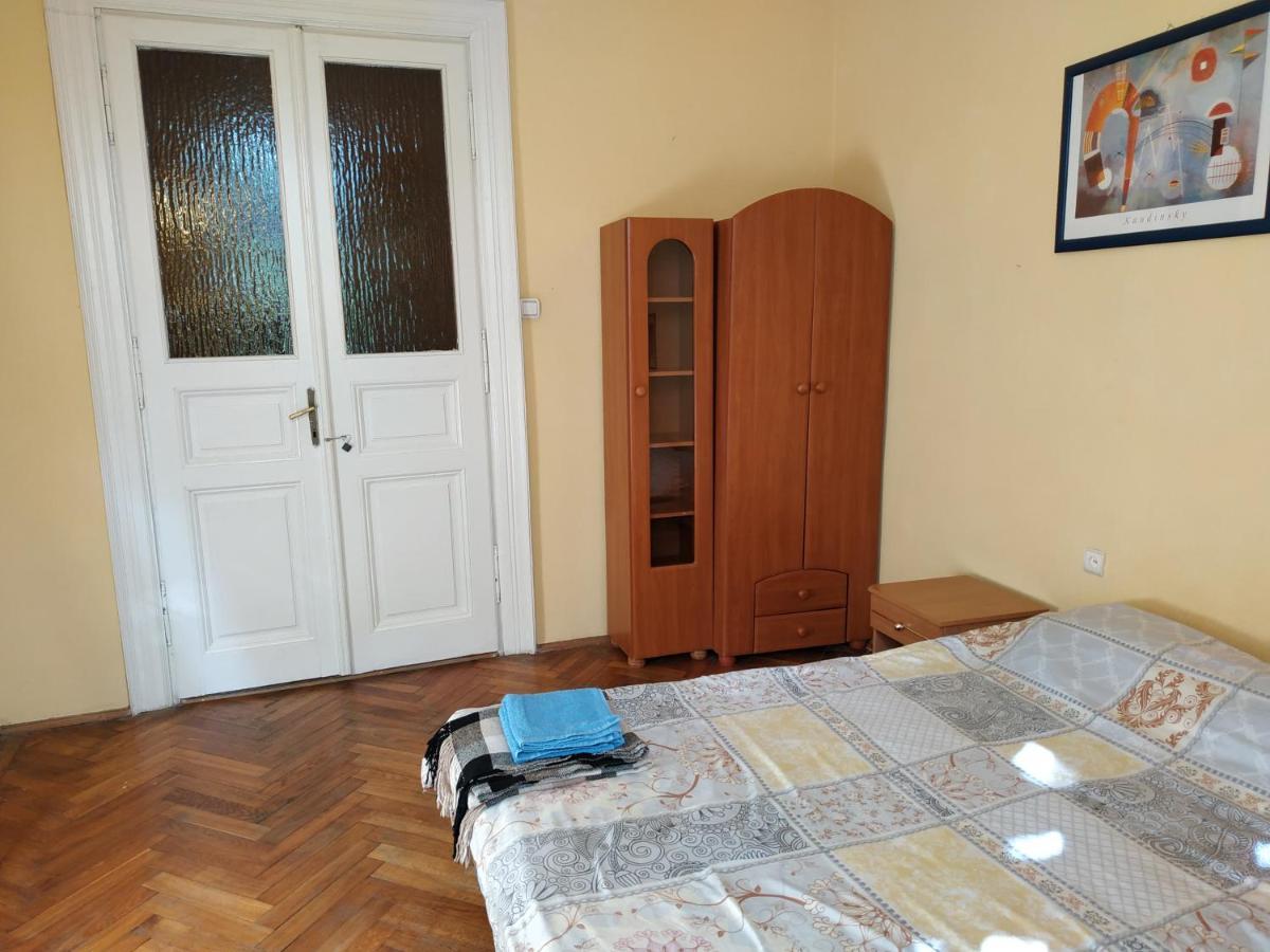 Кімната В Серці Львова Lviv Buitenkant foto